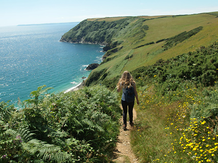 Wandeling over het kustpad bij Polperro, Cornwall