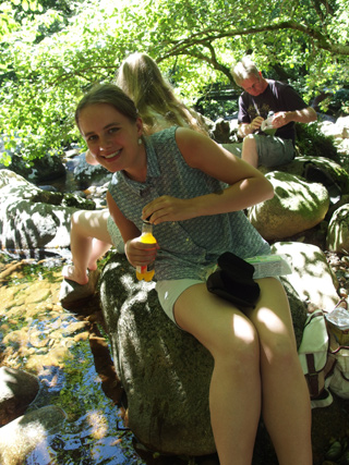 Picknick in een riviertje in Dartmoor