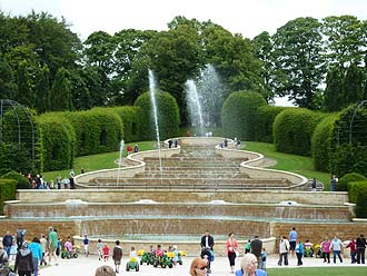 cascade in de tuin van Alnwick